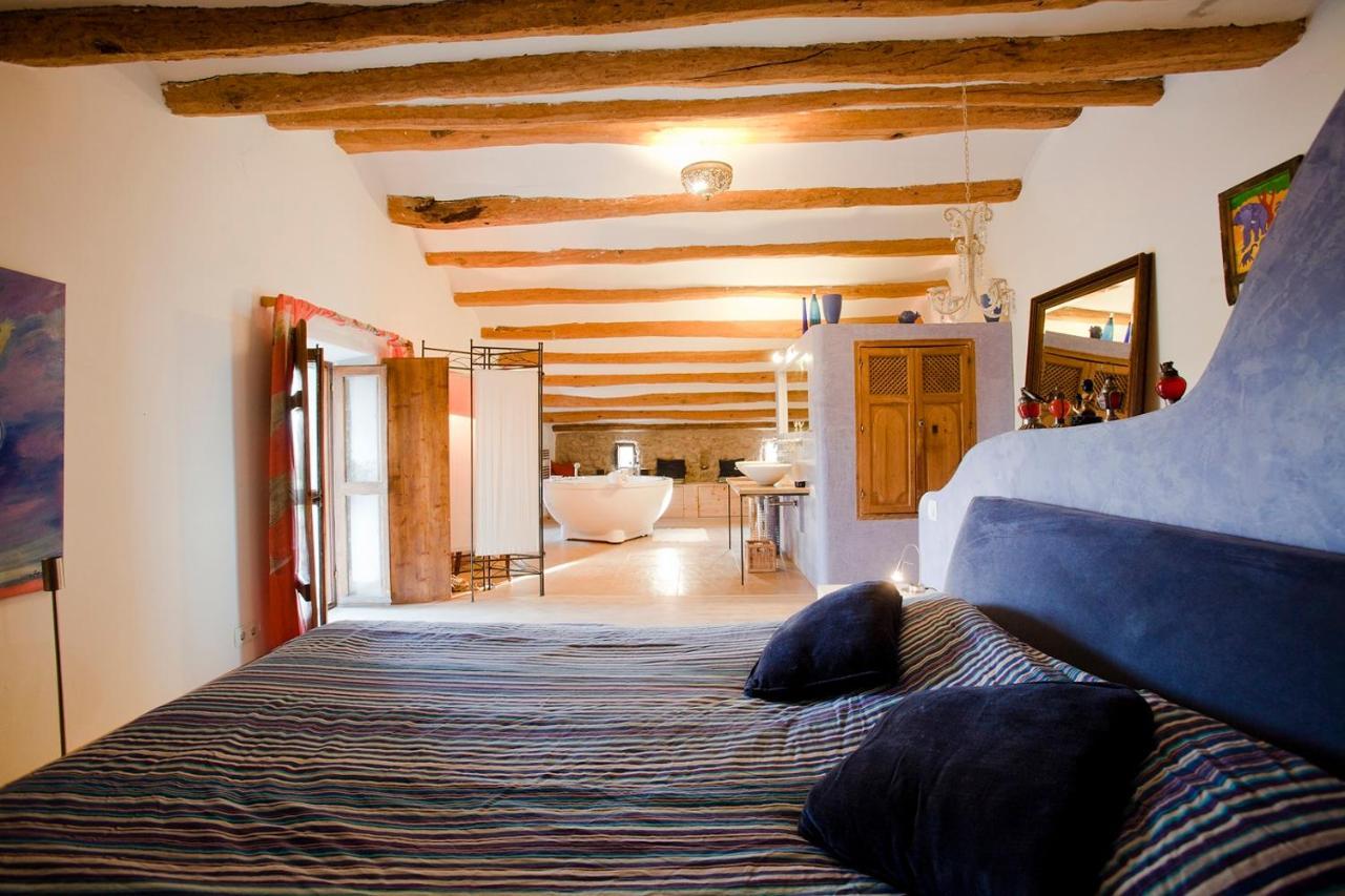 Hostal Cal Pau Cruset Torrelles de Foix Exterior foto
