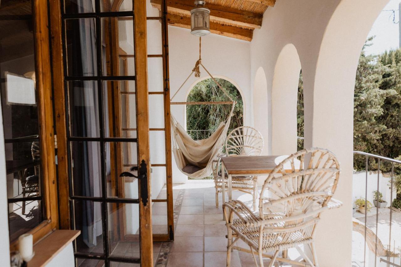 Hostal Cal Pau Cruset Torrelles de Foix Exterior foto
