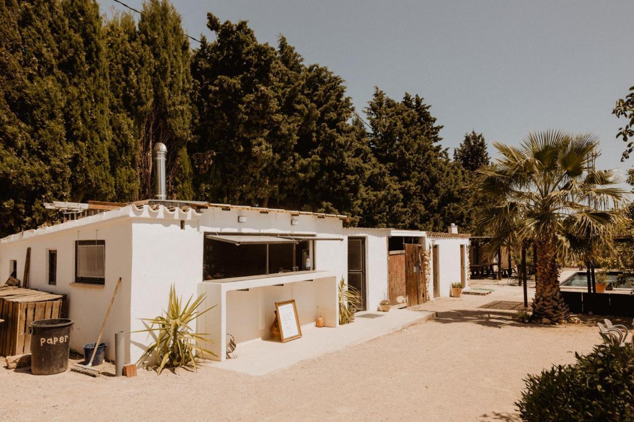 Hostal Cal Pau Cruset Torrelles de Foix Exterior foto