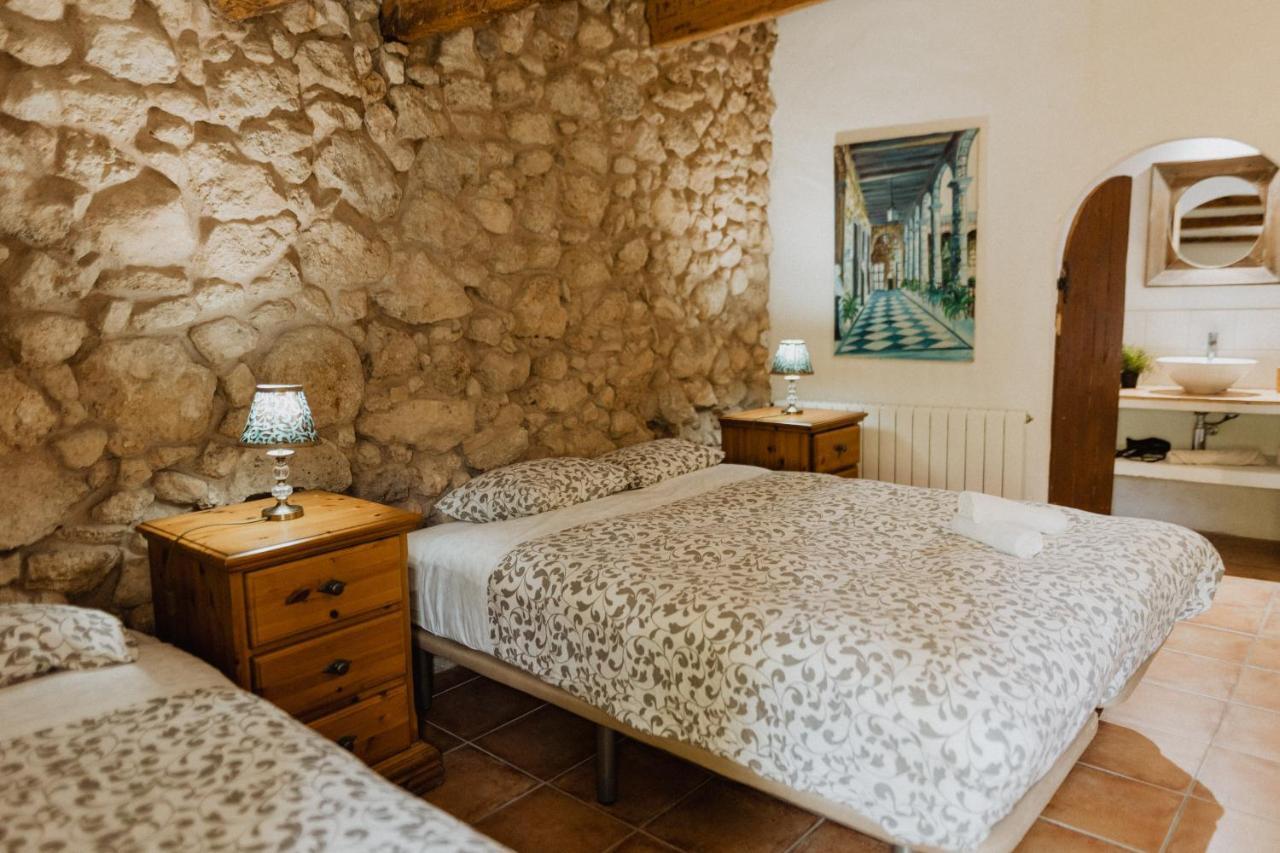Hostal Cal Pau Cruset Torrelles de Foix Exterior foto