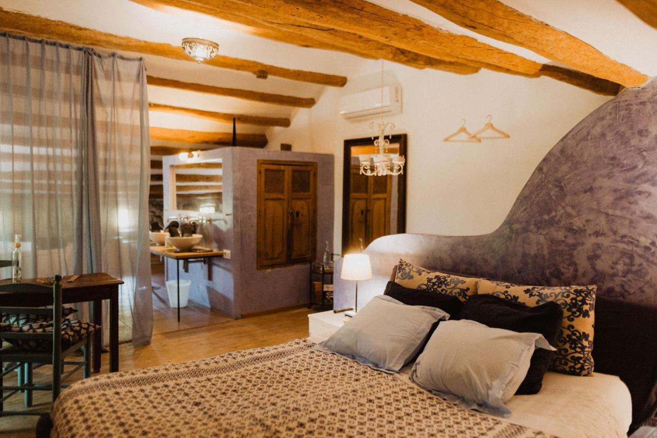Hostal Cal Pau Cruset Torrelles de Foix Exterior foto