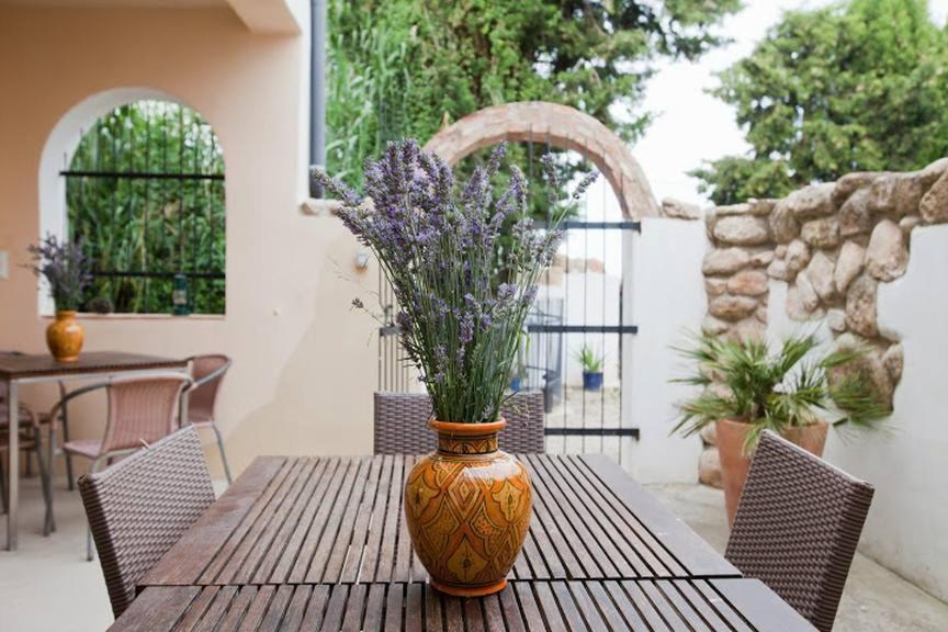 Hostal Cal Pau Cruset Torrelles de Foix Exterior foto