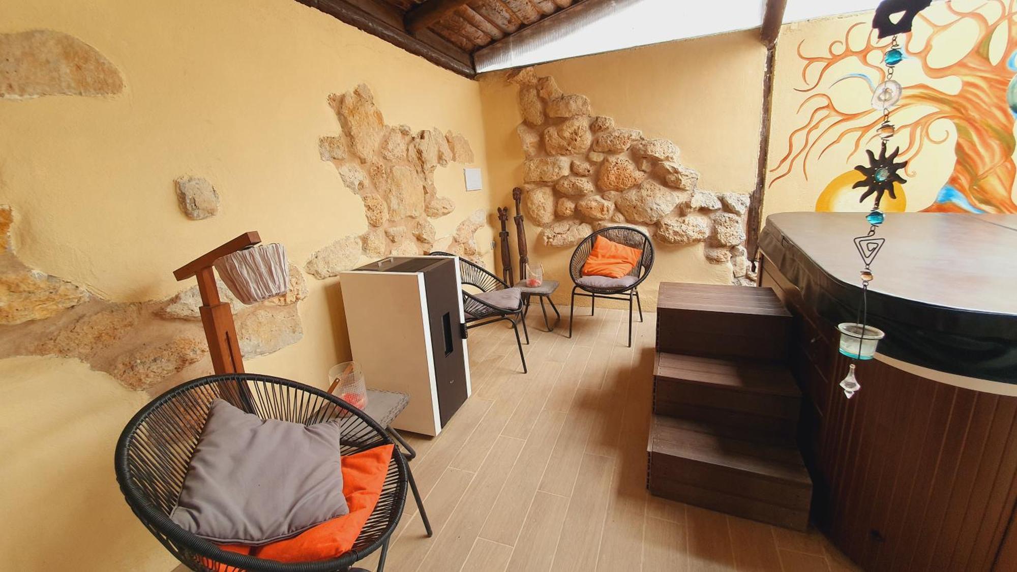 Hostal Cal Pau Cruset Torrelles de Foix Exterior foto
